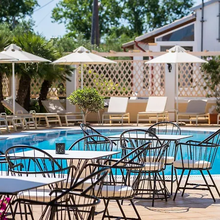 Lägenhetshotell Konstantina 4*