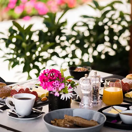 Konstantina Lägenhetshotell Kávos