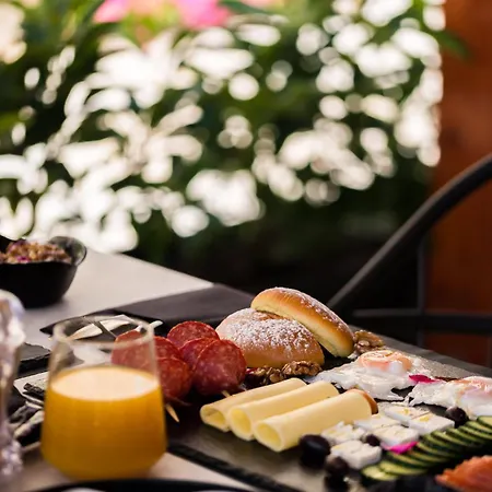 Konstantina 카보스