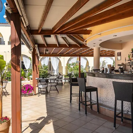 Konstantina Aparthotel Kávos