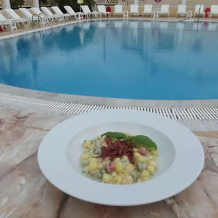 Hotel de apartamente Konstantina 4*