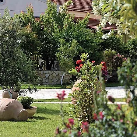 Ξενοδοχείο με διαμερίσματα ενοικιαζόμενα κωνσταντίνα 4*